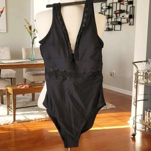 Cupshe Scalloped Black One-Piece Swimsuit